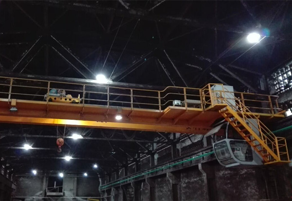 五糧液技術(shù)中心起重機